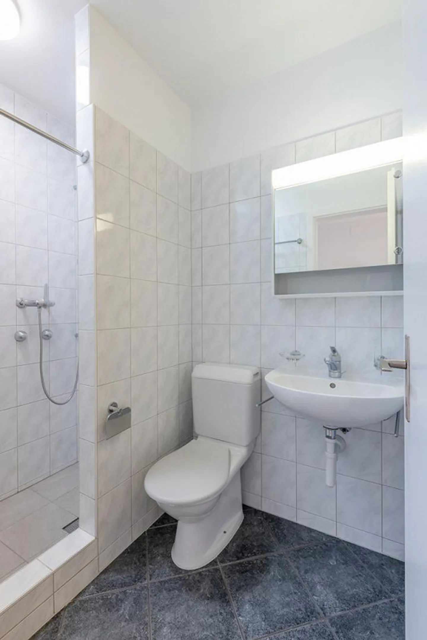 LOUER SANS CAUTION - Grand logement dans un emplacement central - Photo 7 sur 9