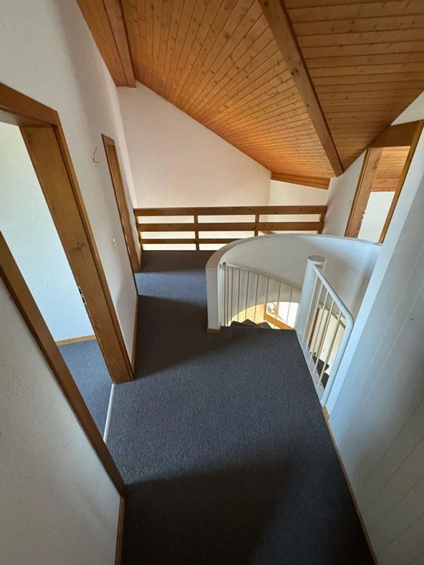 Helle 5.5-Zimmer-Maisonette-Wohnung mit Balkon - Foto 9 von 12