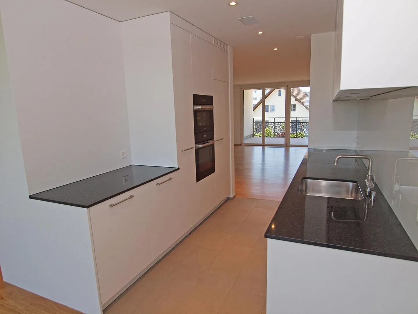 Bright 3.5 room apartment with two loggias - Photo 3 of 13