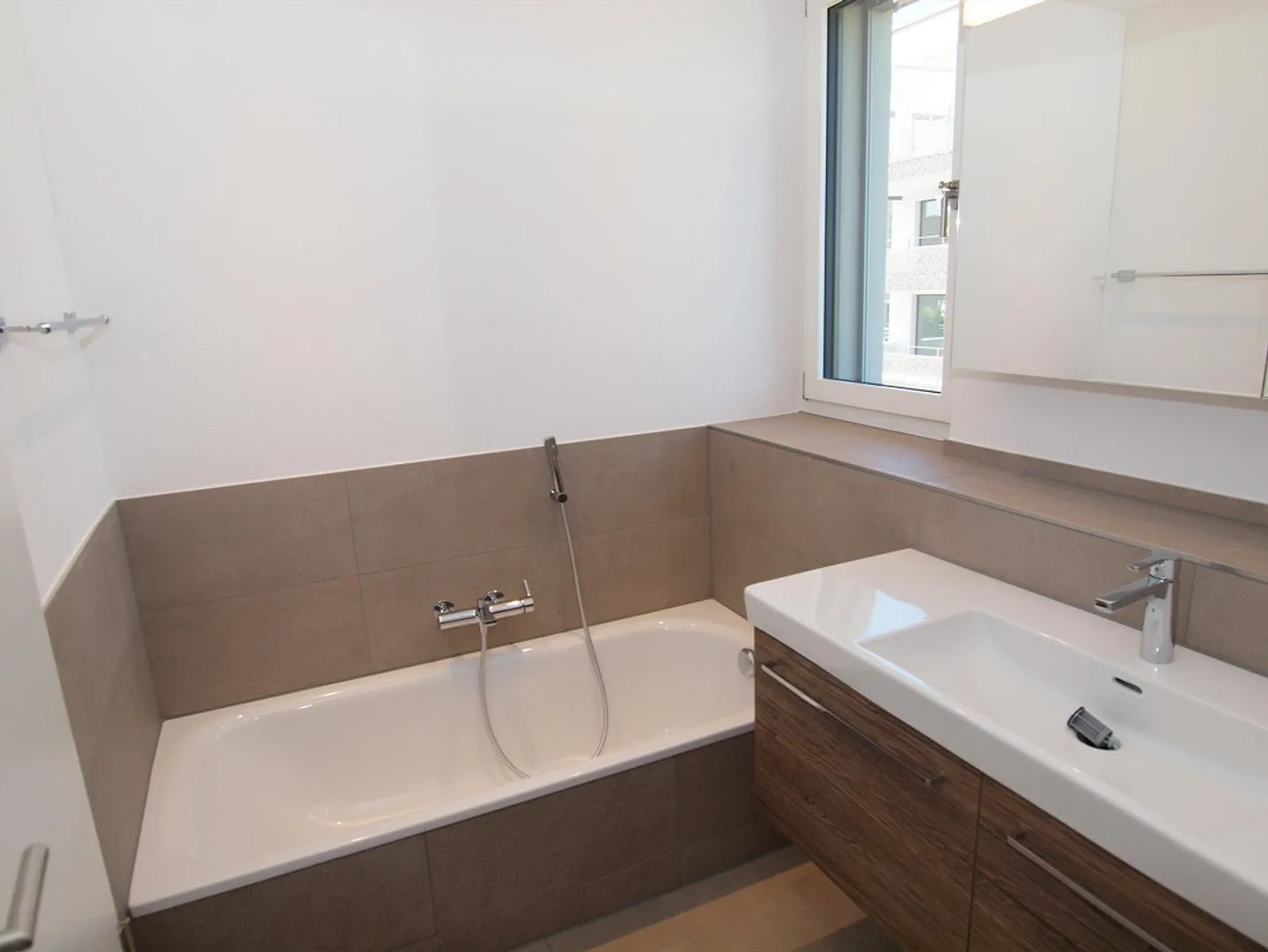 Bright 3.5 room apartment with two loggias - Photo 8 of 13