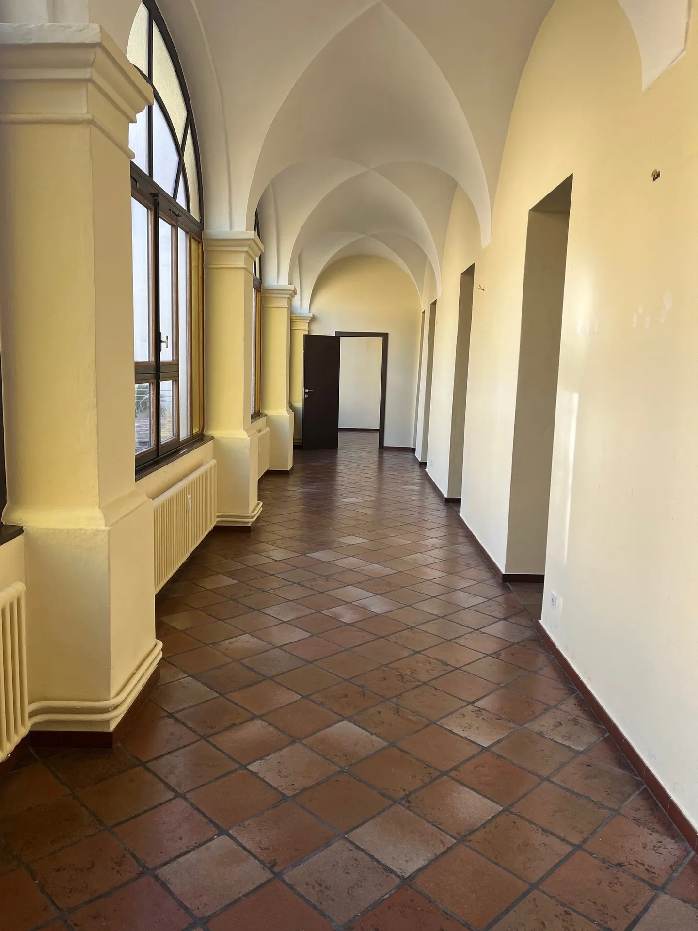 Spacious office in the heart of Lugano - Photo 2 of 9