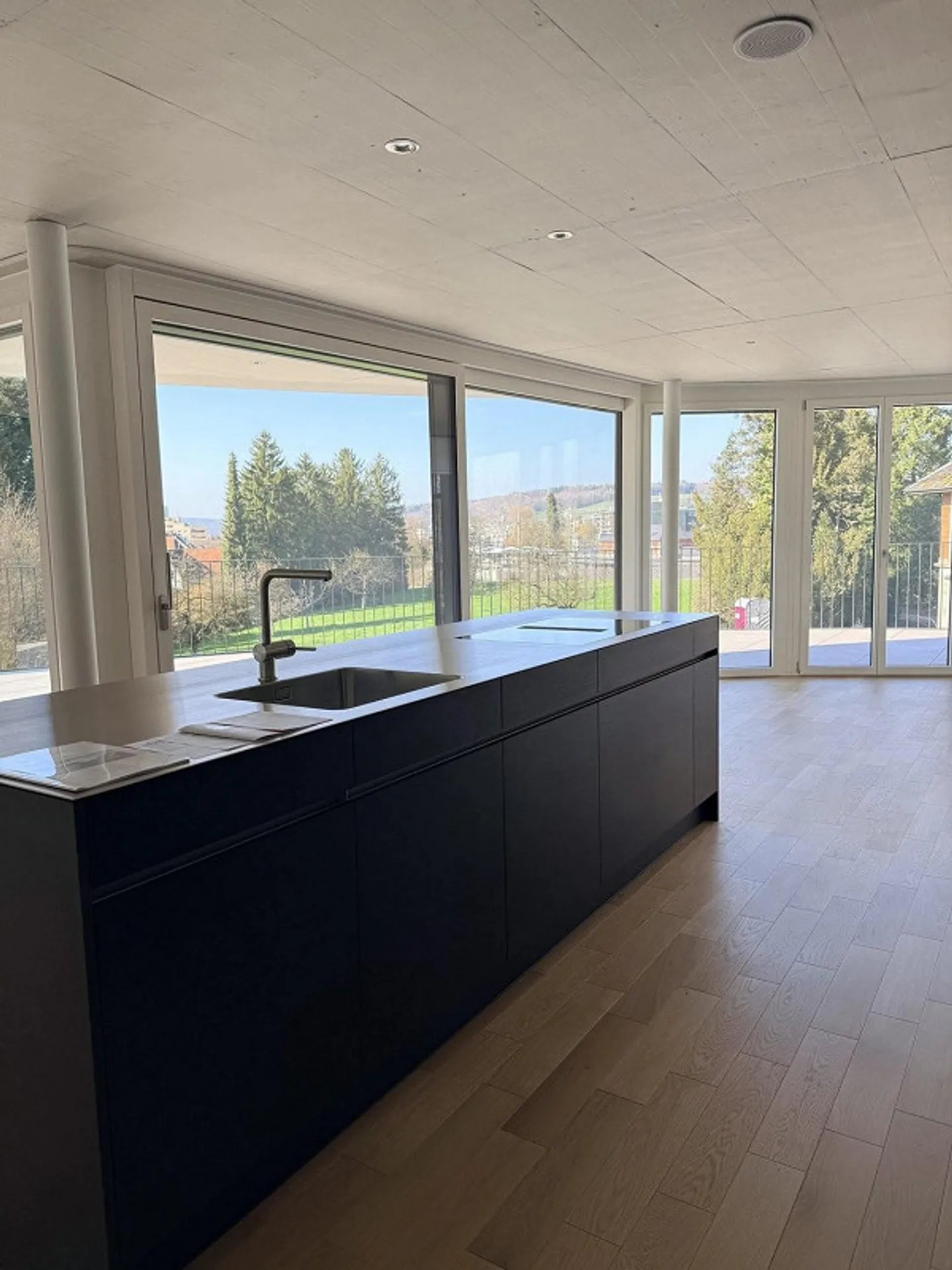 Vie moderne en attique dans un nouveau bâtiment - 4,5 pièces avec une immense terrasse - Photo 1 sur 13