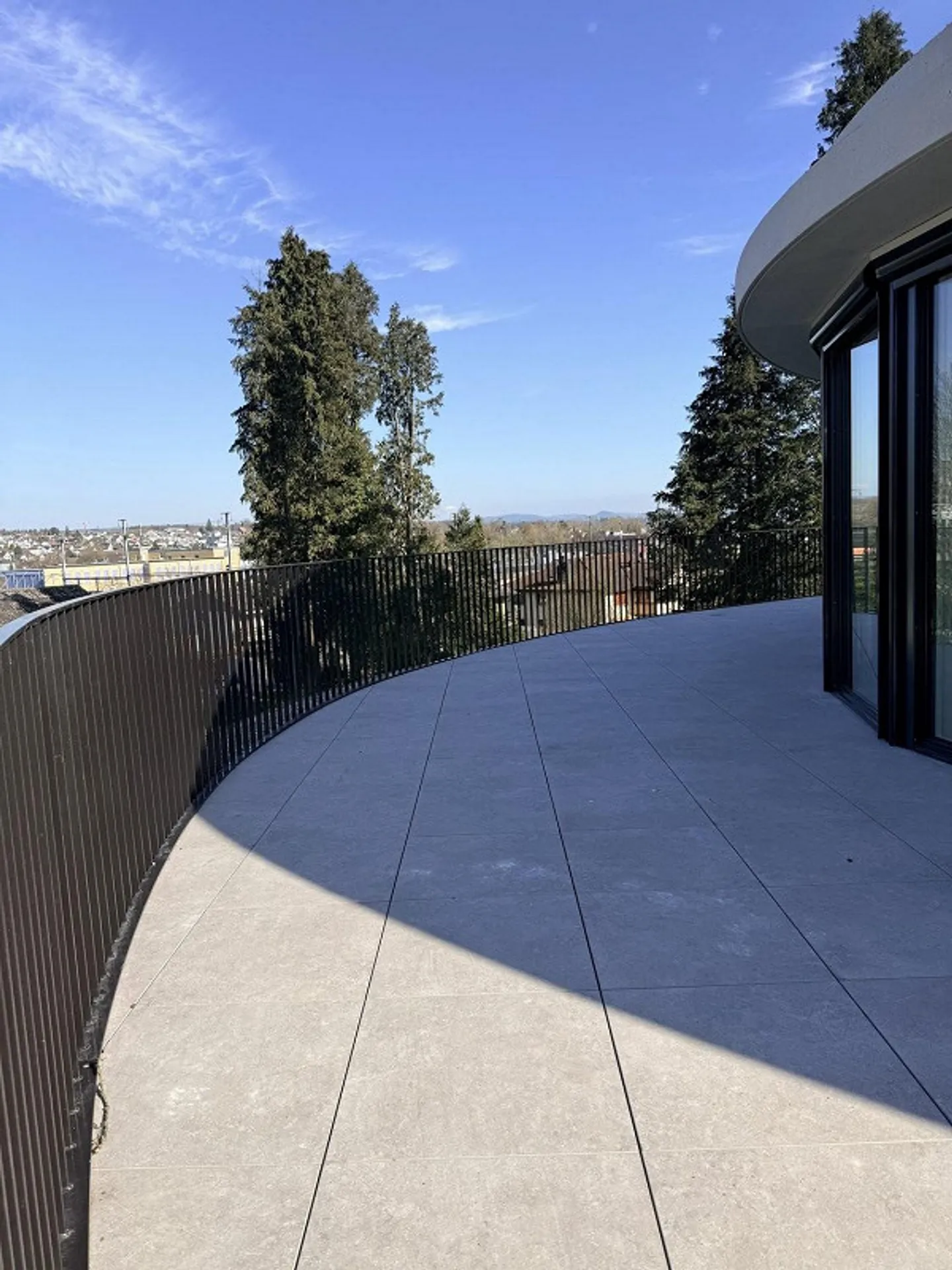 Vie moderne en attique dans un nouveau bâtiment - 4,5 pièces avec une immense terrasse - Photo 10 sur 13
