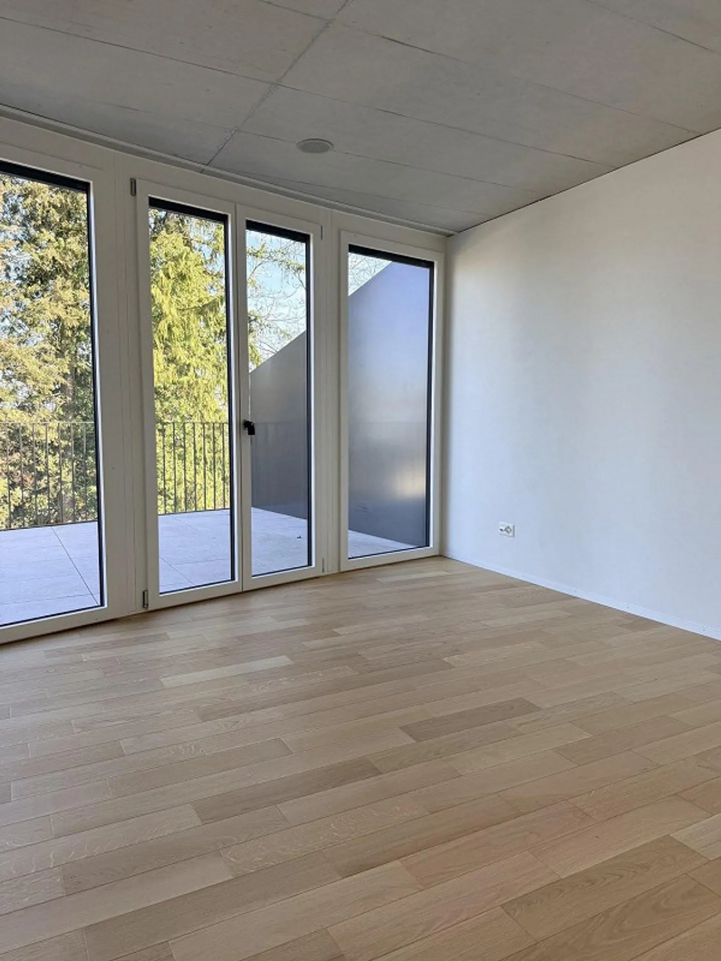 Vie moderne en attique dans un nouveau bâtiment - 4,5 pièces avec une immense terrasse - Photo 8 sur 13