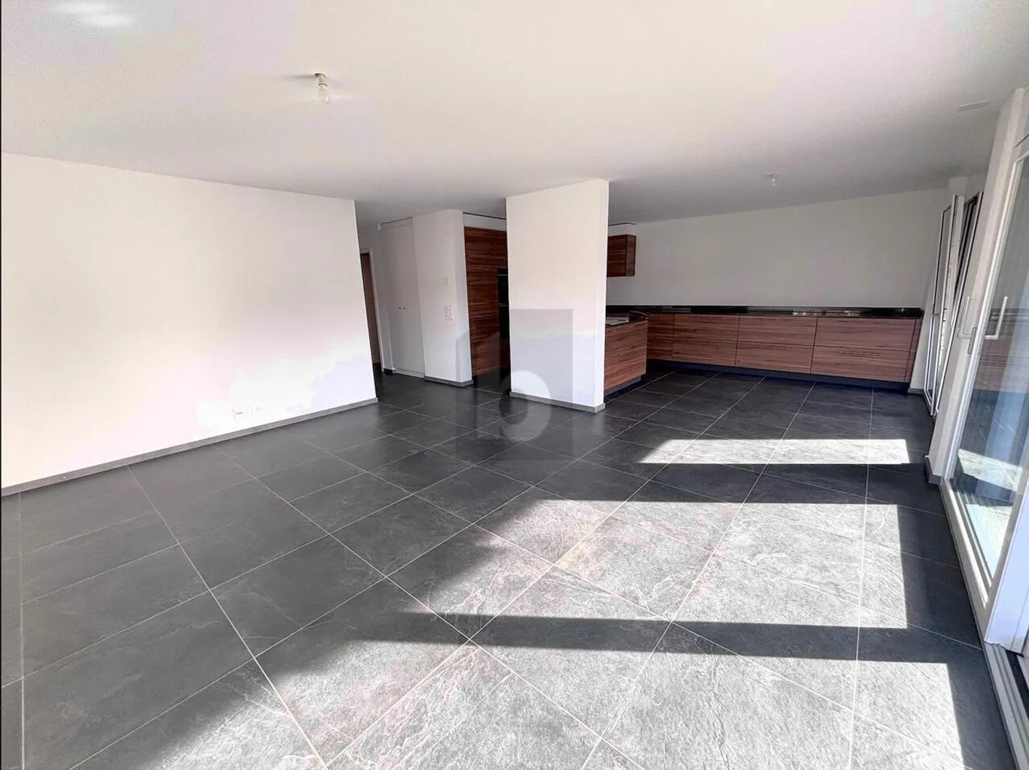 NEW, SPACIOUS AND BRIGHT, HIGH QUALITY - Photo 2 of 6