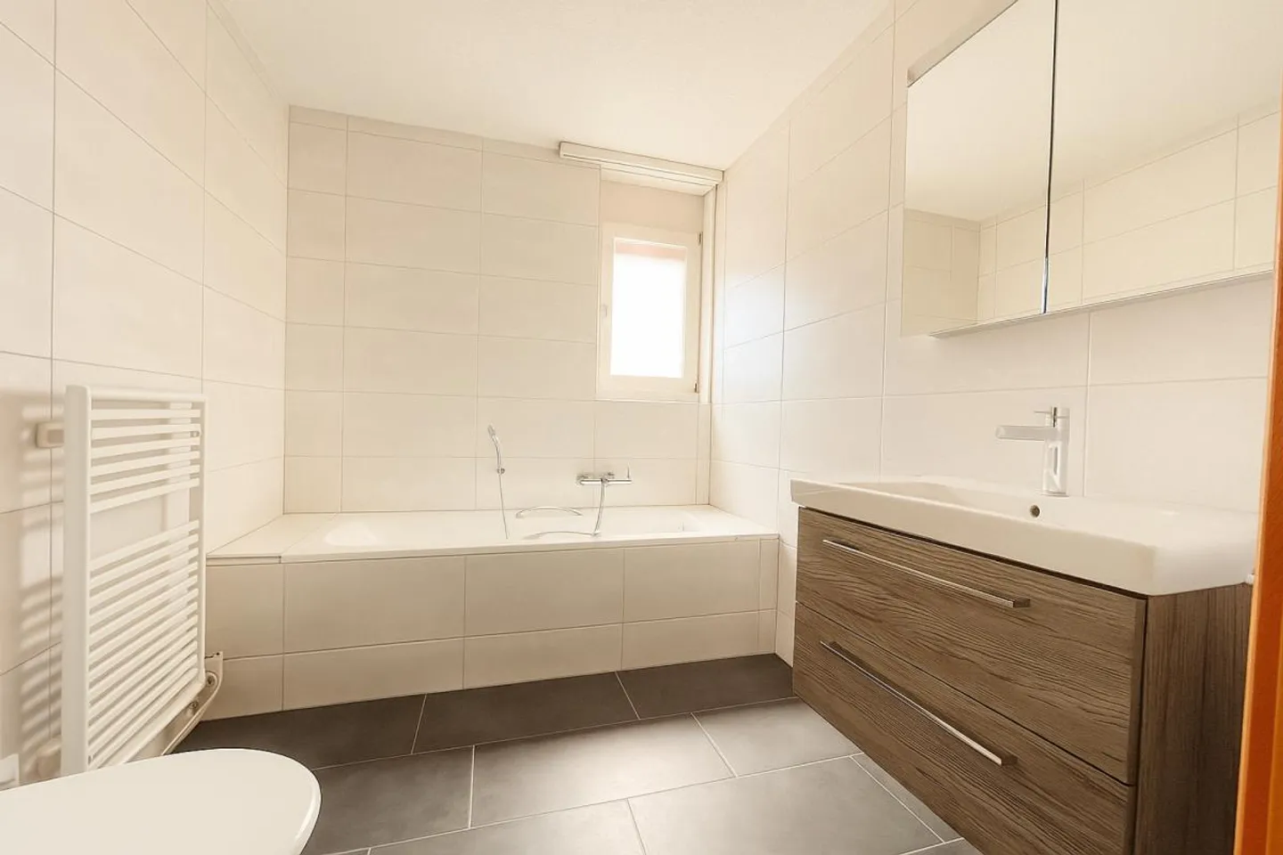 Spacious 4.5-room garden apartment in tax-friendly Zuzwil - Photo 8 of 11