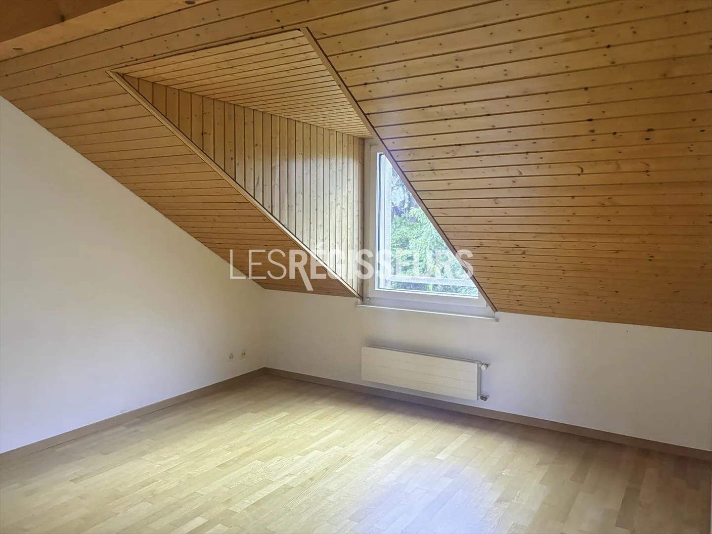 Dachgeschosswohnung mit 5 Zimmern und Balkon - Foto 8 von 11