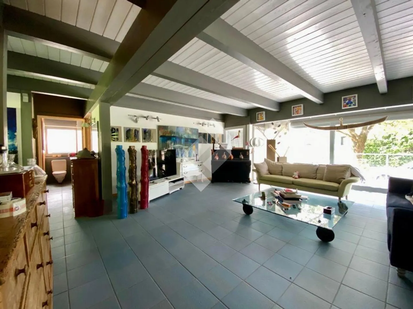 Villa mit Architektur am Waldrand - Foto 6 von 13