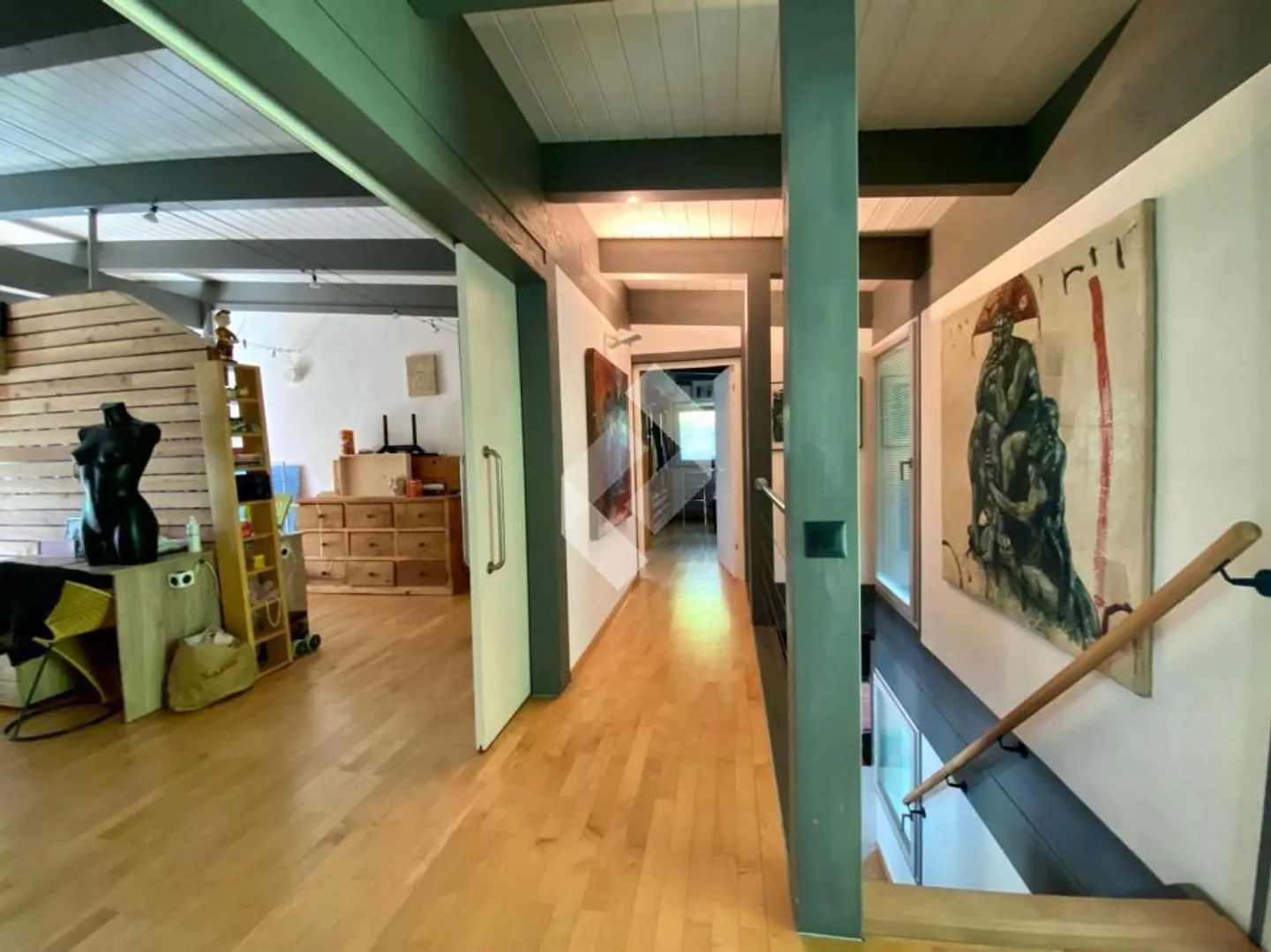 Villa mit Architektur am Waldrand - Foto 9 von 13