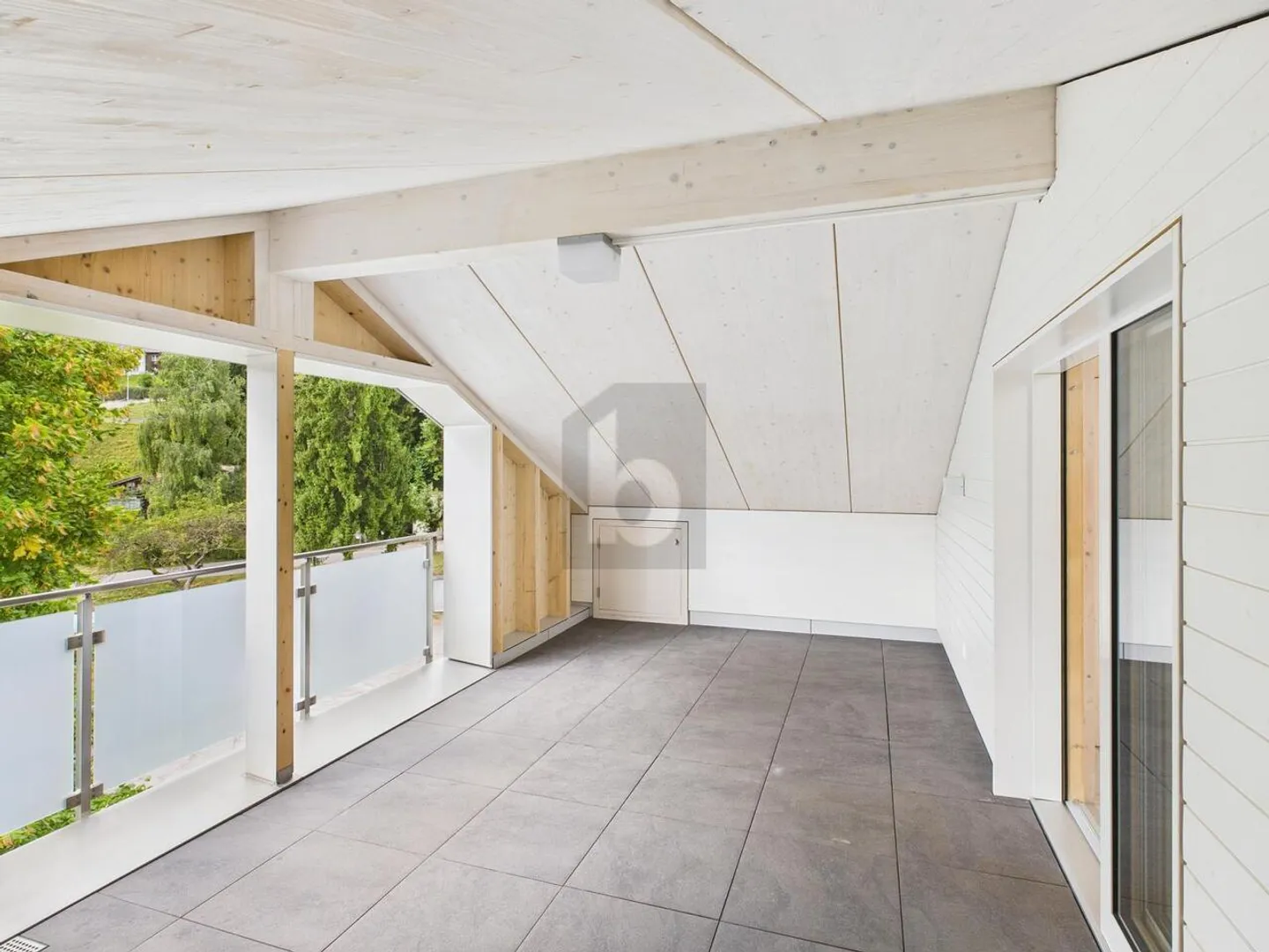 NOUVEAU BÂTIMENT EN ARCHITECTURE EN BOIS MODERNE - Photo 2 sur 6