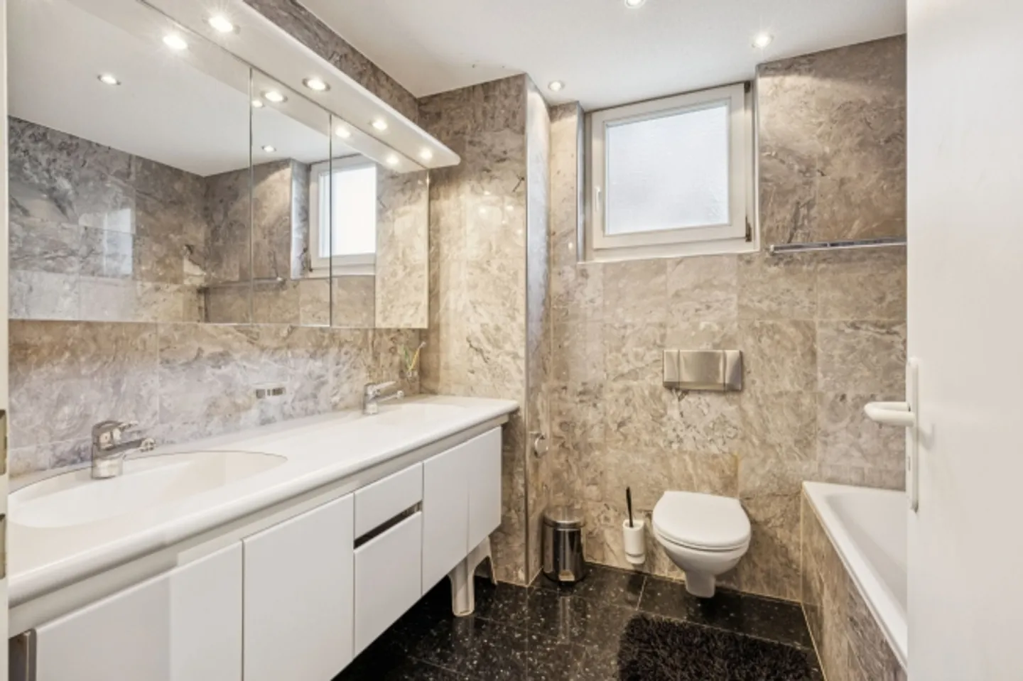 4.5-Room Garden Apartment in Otelfingen - Photo 2 of 13