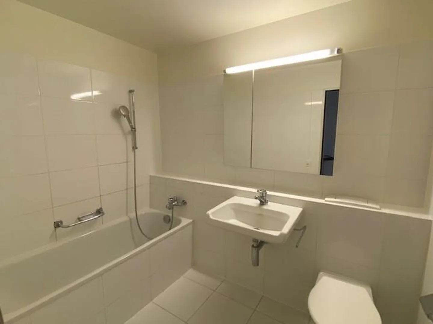 Maisonette apartment with private garden - Photo 3 of 7