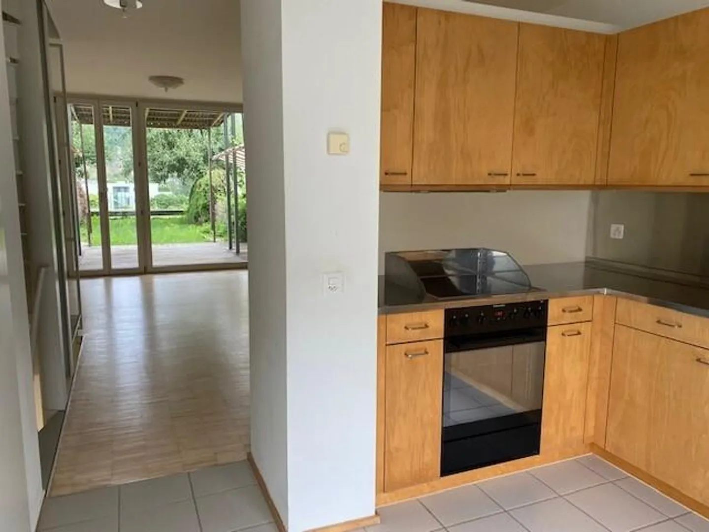 Maisonette apartment with private garden - Photo 2 of 7