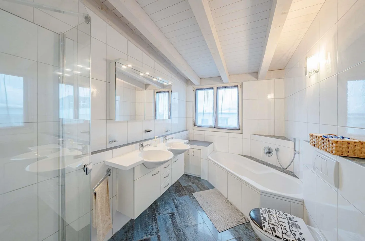 Light-Filled Living with a View - Photo 10 of 12