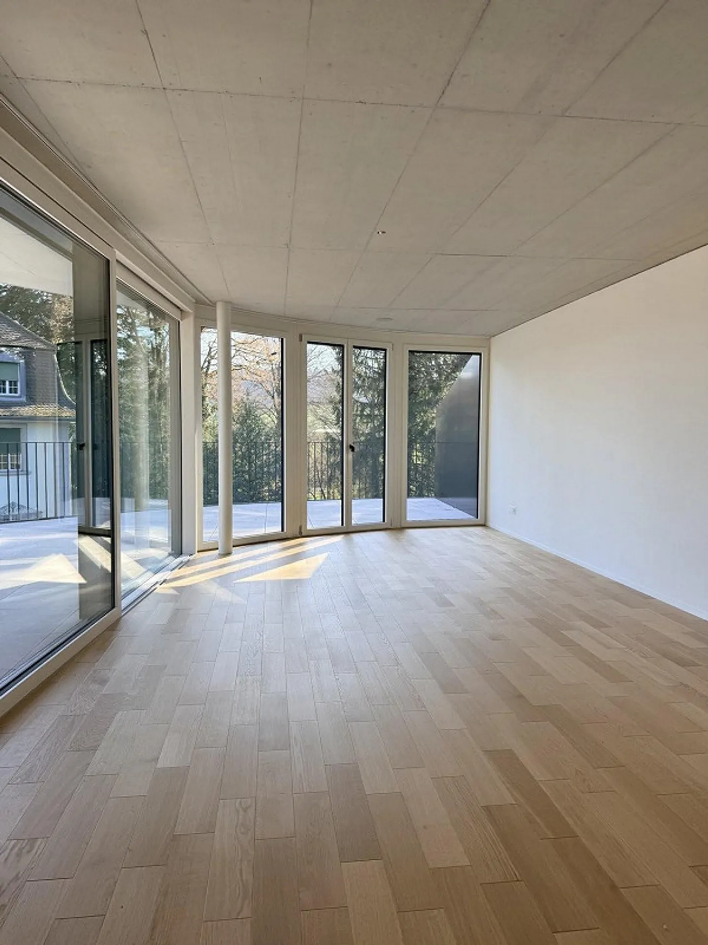 Appartement penthouse exclusif de 3,5 pièces avec grande terrasse - Photo 2 sur 13