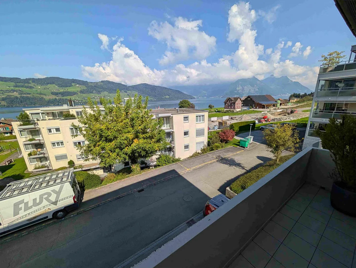 Modern 4.5-room apartment with lake view in Buochs - Photo 3 of 11