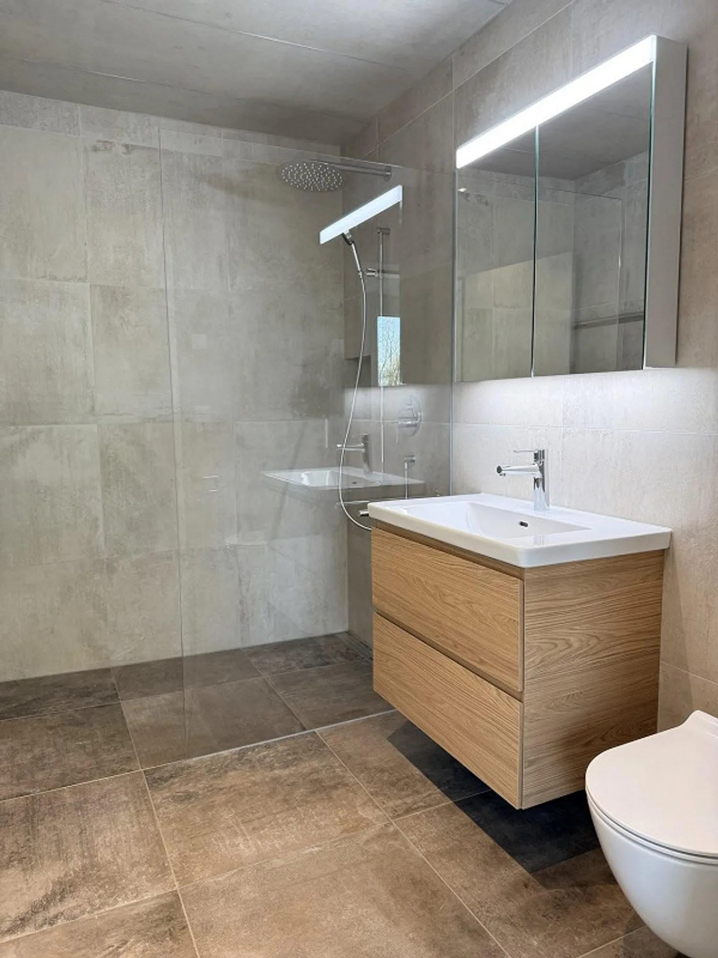 Appartement penthouse exclusif de 3,5 pièces avec grande terrasse - Photo 9 sur 13