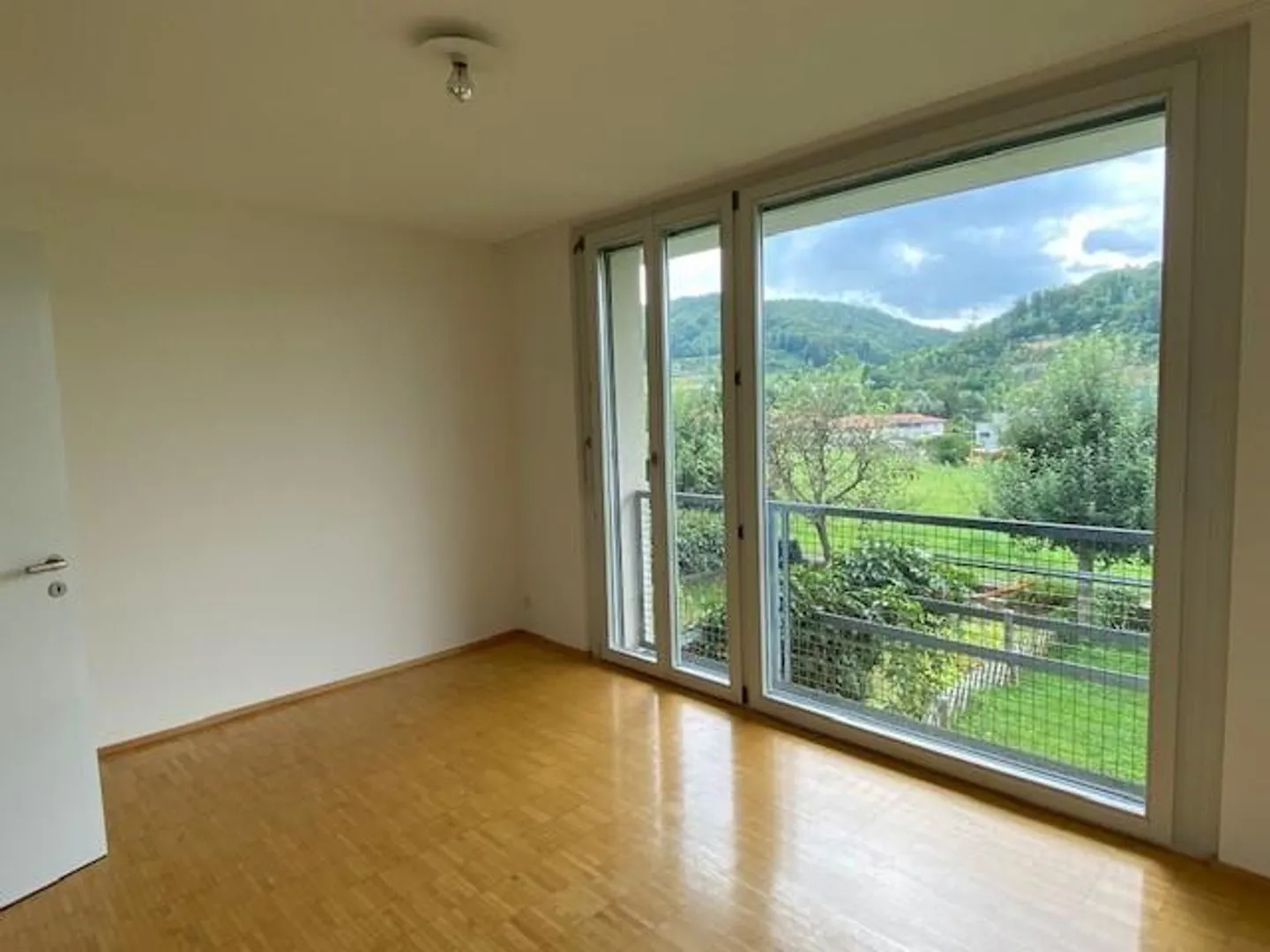 Maisonette apartment with private garden - Photo 4 of 7