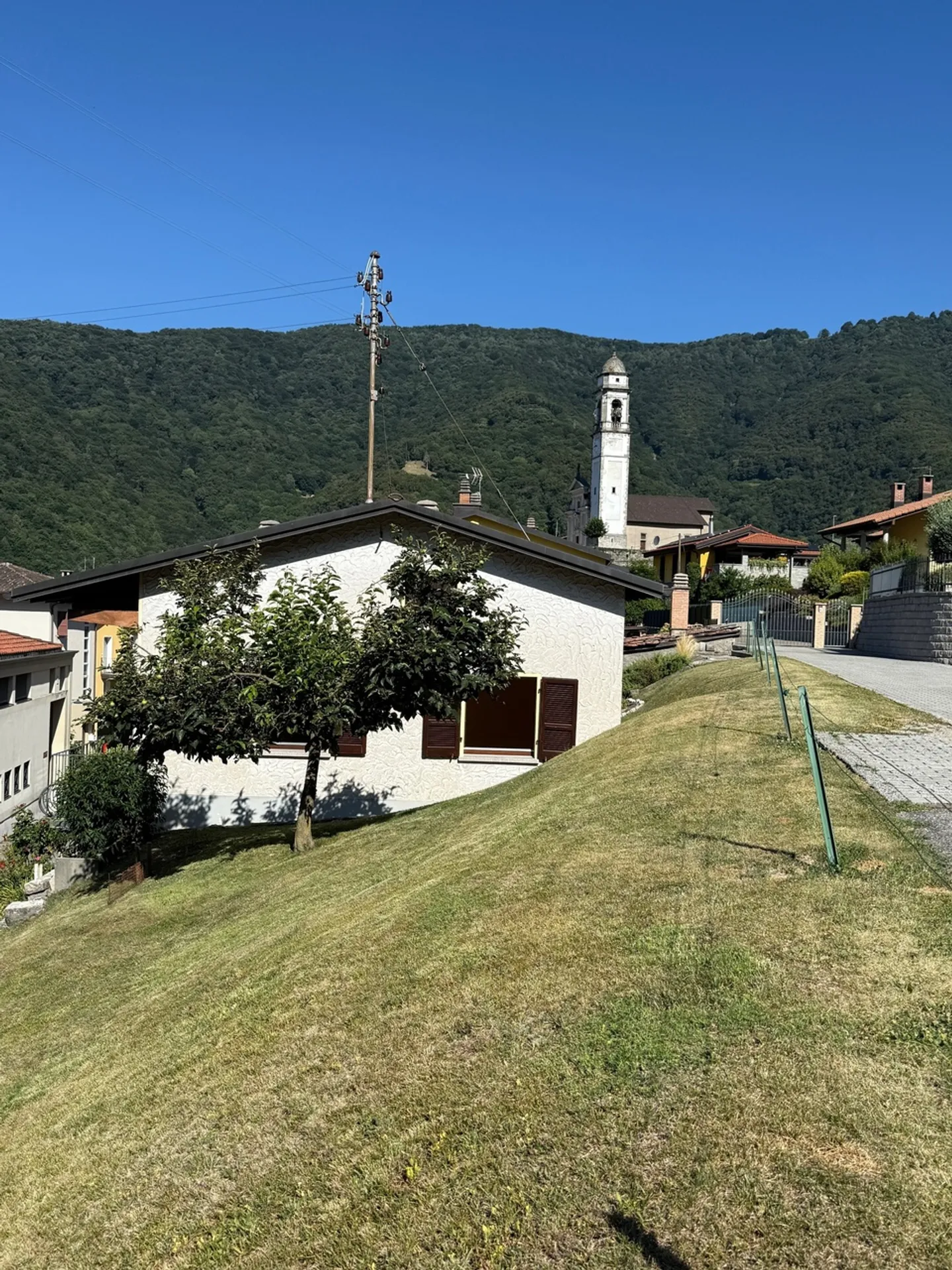 Einfamilienhaus, erweiterbar, komfortabel mit zwei großen Garagen - Foto 3 von 9