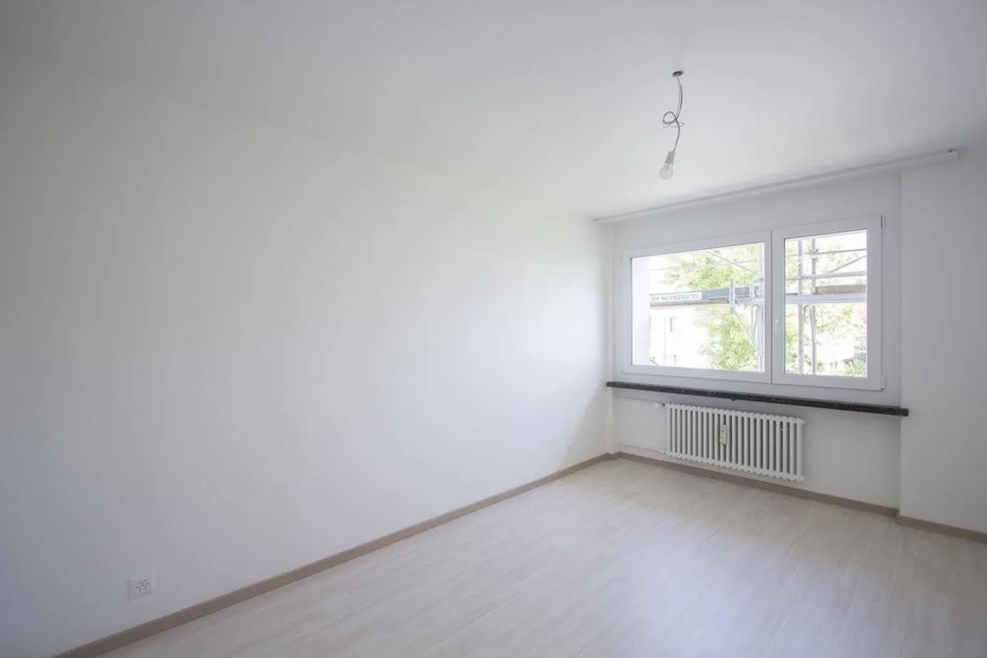 Bright 4.5-room apartment with balcony and modern kitchen - Photo 6 of 11