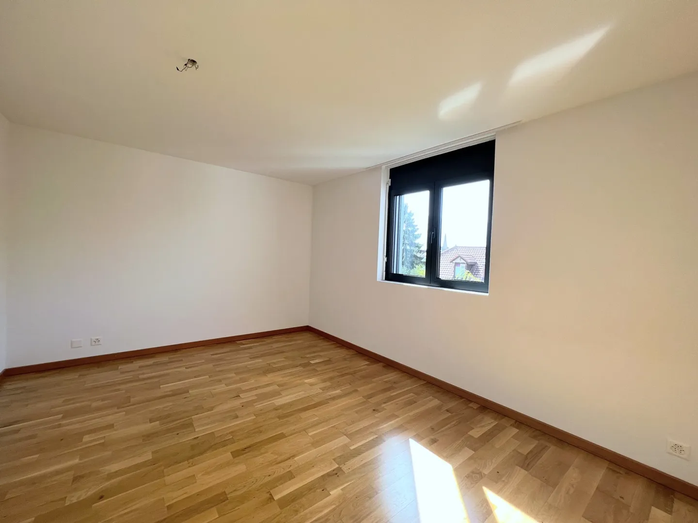 Appartamento moderno con 3 camere e balcone - Foto 6 di 11