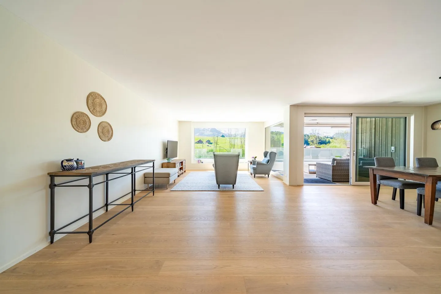 Grosszügige Familienwohnung mit Terrasse - Foto 1 von 4