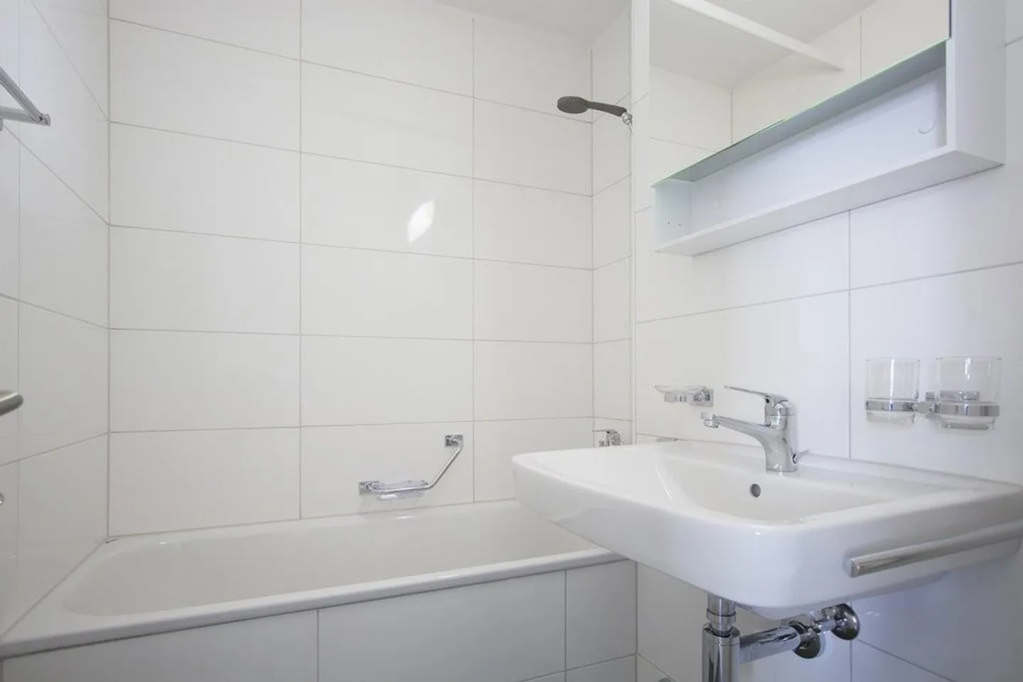 Bright 4.5-room apartment with balcony and modern kitchen - Photo 9 of 11