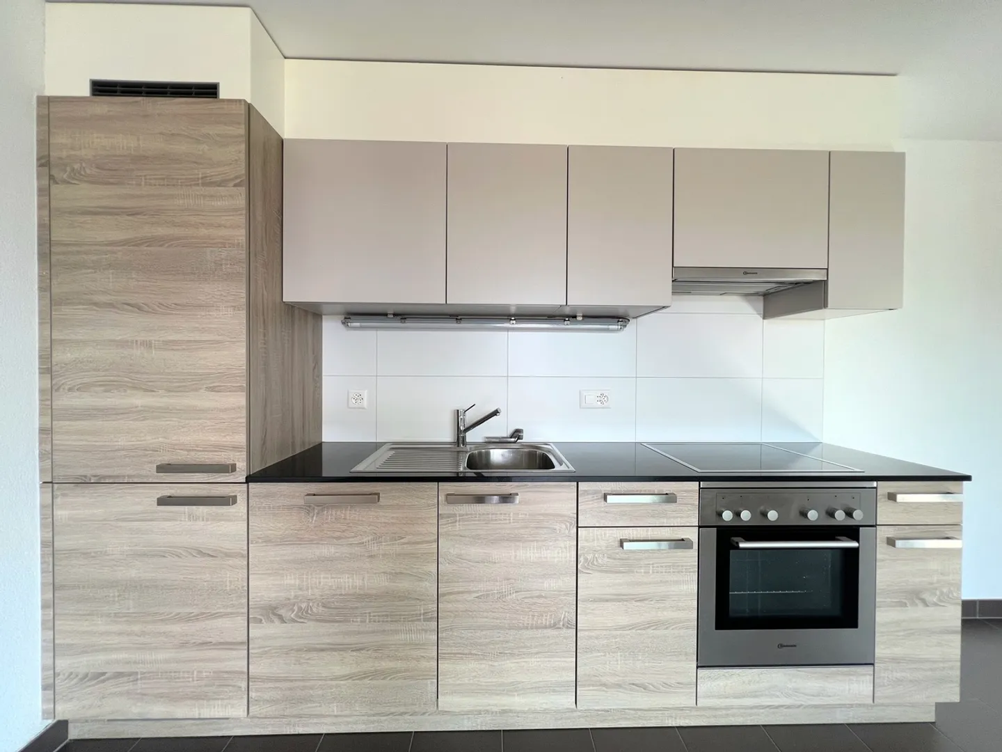 Appartamento moderno con 3 camere e balcone - Foto 4 di 11