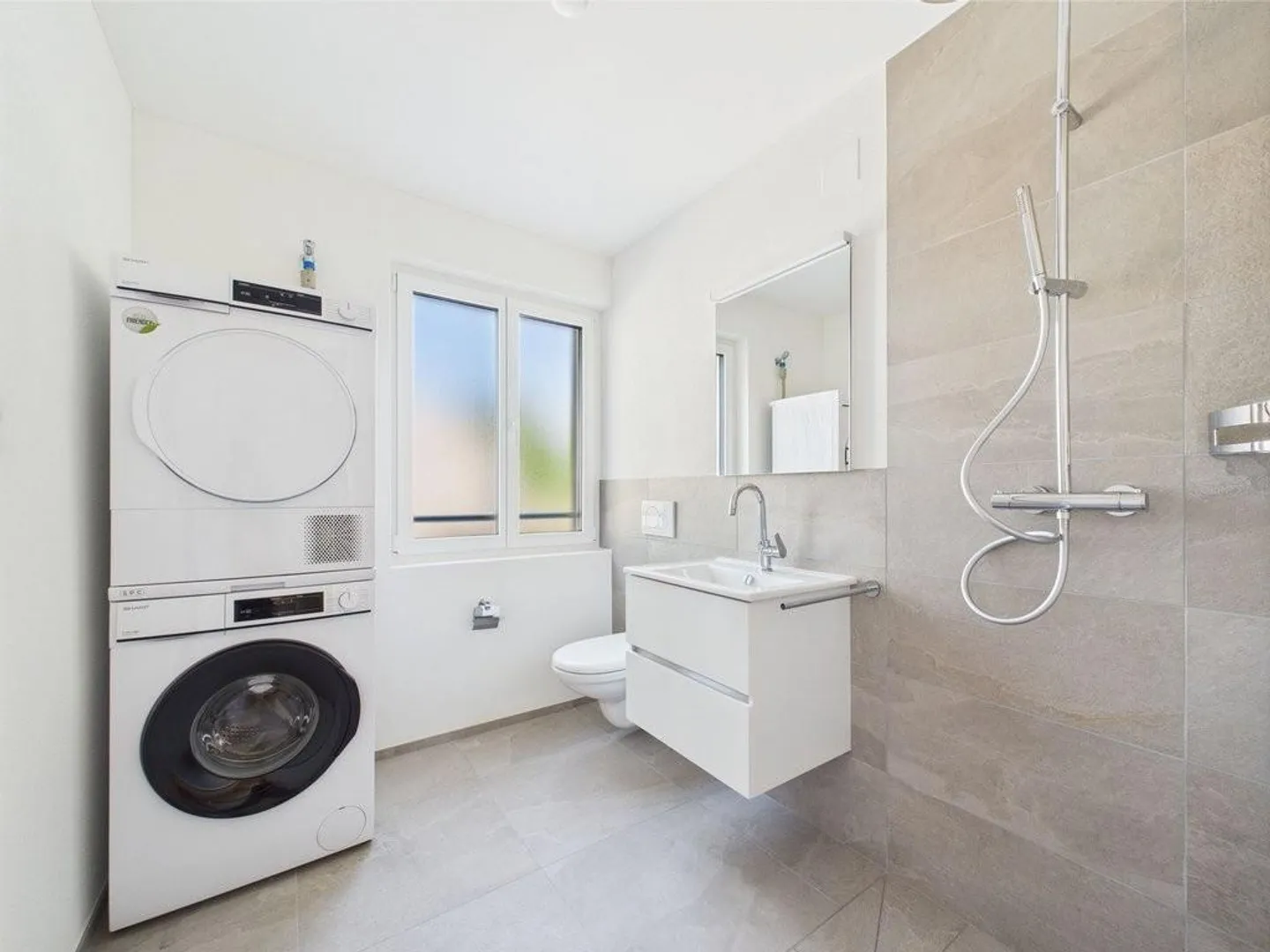 Totalement rénové et situé au centre du quartier de la ville - Photo 4 sur 5