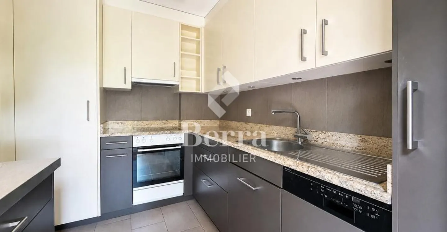 Geräumige 4,5 Zimmer mit Kamin, Balkon und Tiefgaragenstellplatz - Foto 5 von 11