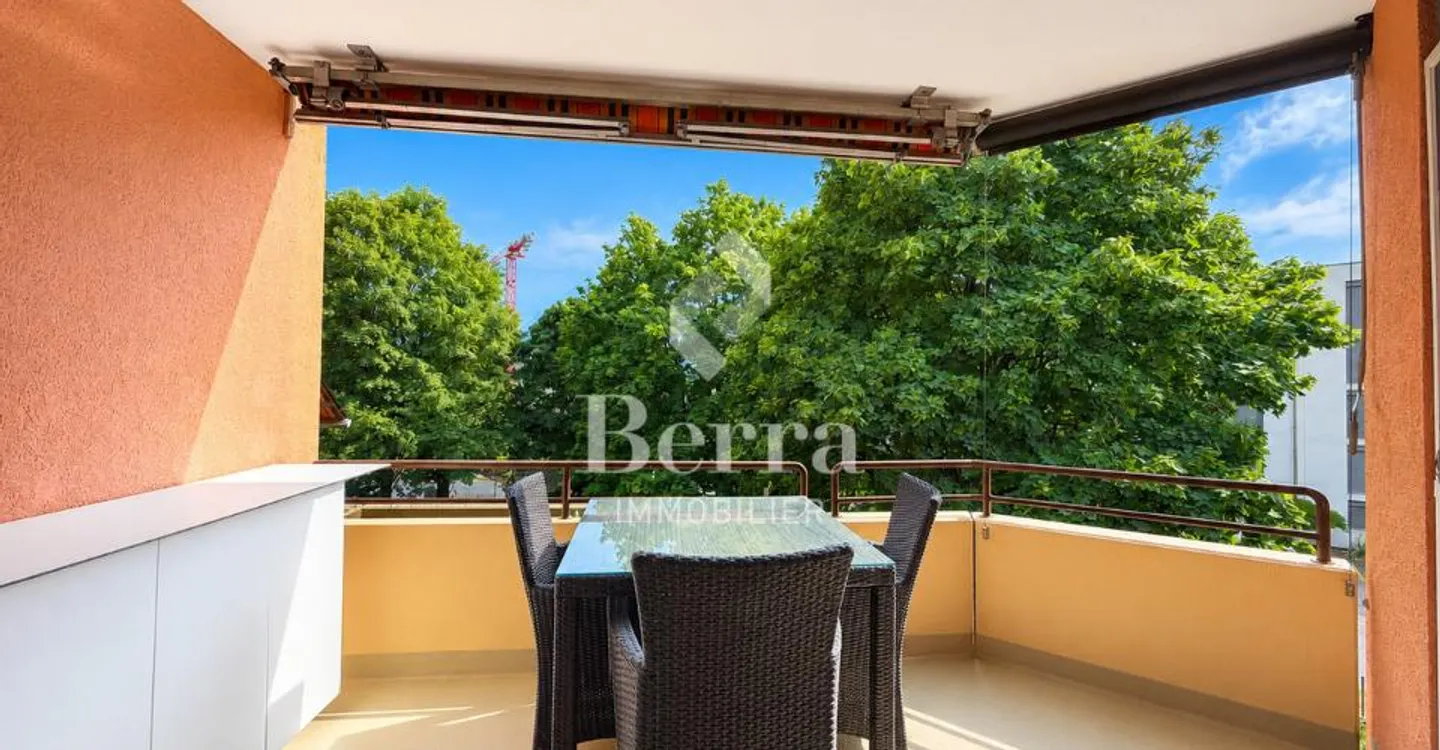 Geräumige 4,5 Zimmer mit Kamin, Balkon und Tiefgaragenstellplatz - Foto 6 von 11