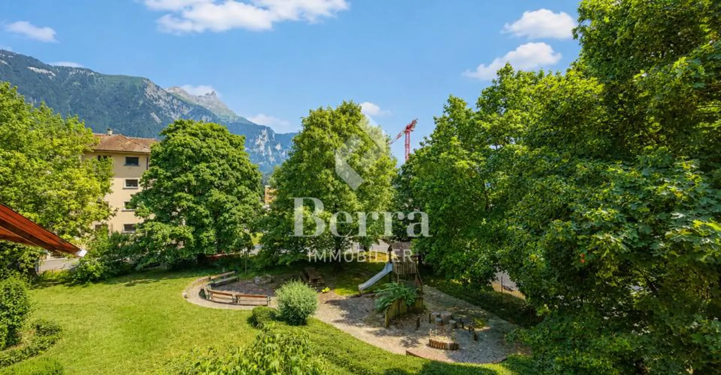 Geräumige 4,5 Zimmer mit Kamin, Balkon und Tiefgaragenstellplatz - Foto 7 von 11