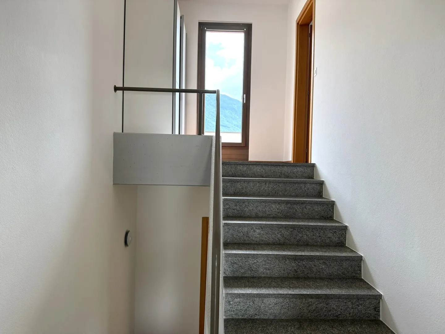 Bella casa con 7 stanze, veranda e terrazza con vista - Foto 15 di 18