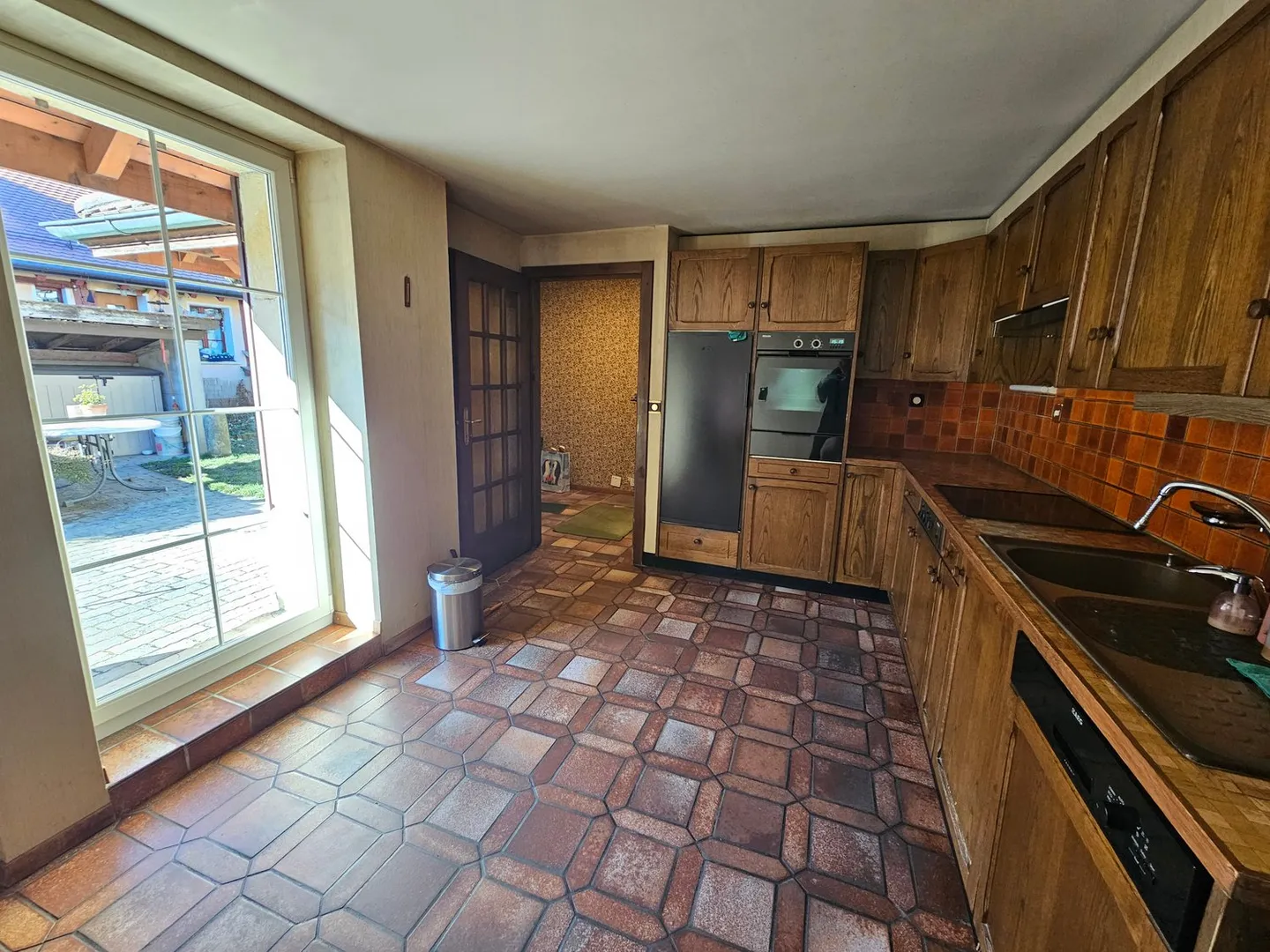 Casa di villaggio con grande giardino - Foto 2 di 10