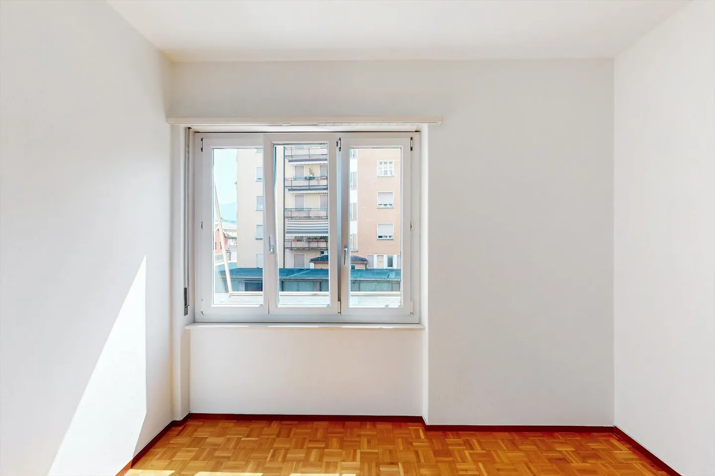Vivre à un niveau élevé : Appartement lumineux de 3,5 pièces dans un emplacement stratégique - Photo 5 sur 9