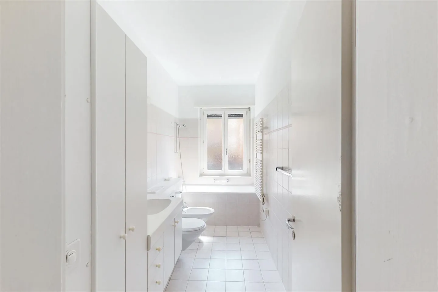 Vivre à un niveau élevé : Appartement lumineux de 3,5 pièces dans un emplacement stratégique - Photo 8 sur 9