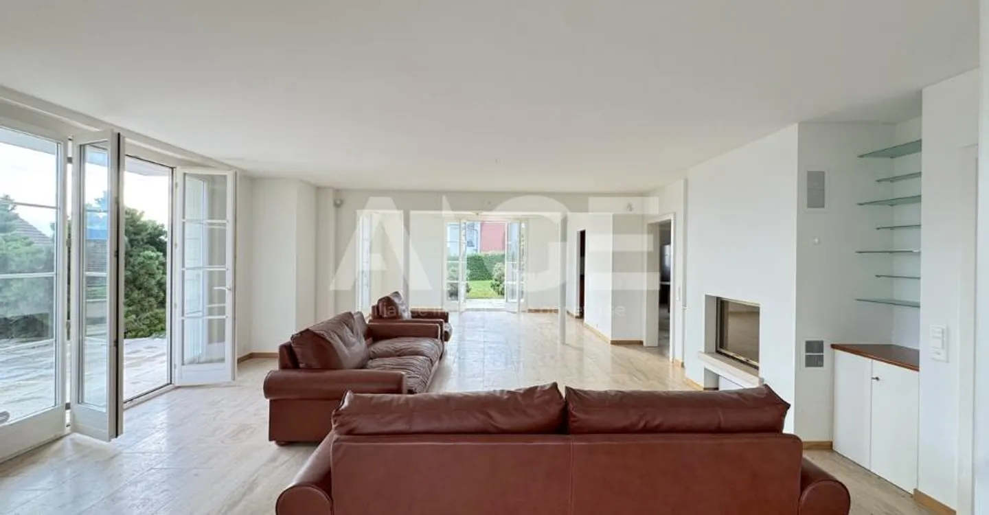 Superb villa on a 2,600m2 plot with an 80m2 outbuilding - Photo 5 of 9