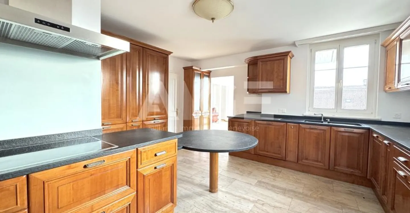 Superb villa on a 2,600m2 plot with an 80m2 outbuilding - Photo 6 of 9