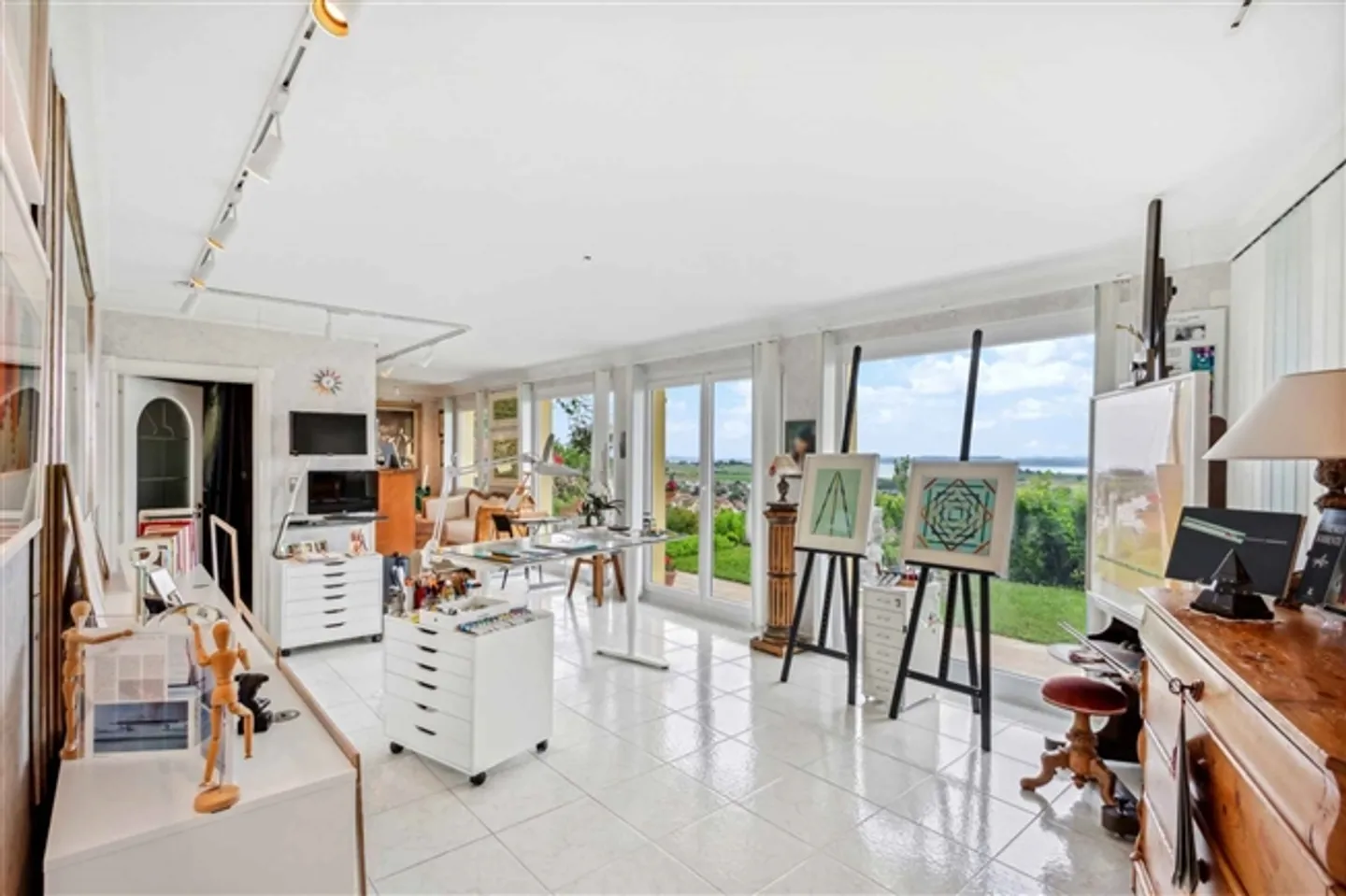 Villa familiare con vista unica sul lago di Neuchâtel e sulle Alpi - Foto 7 di 13