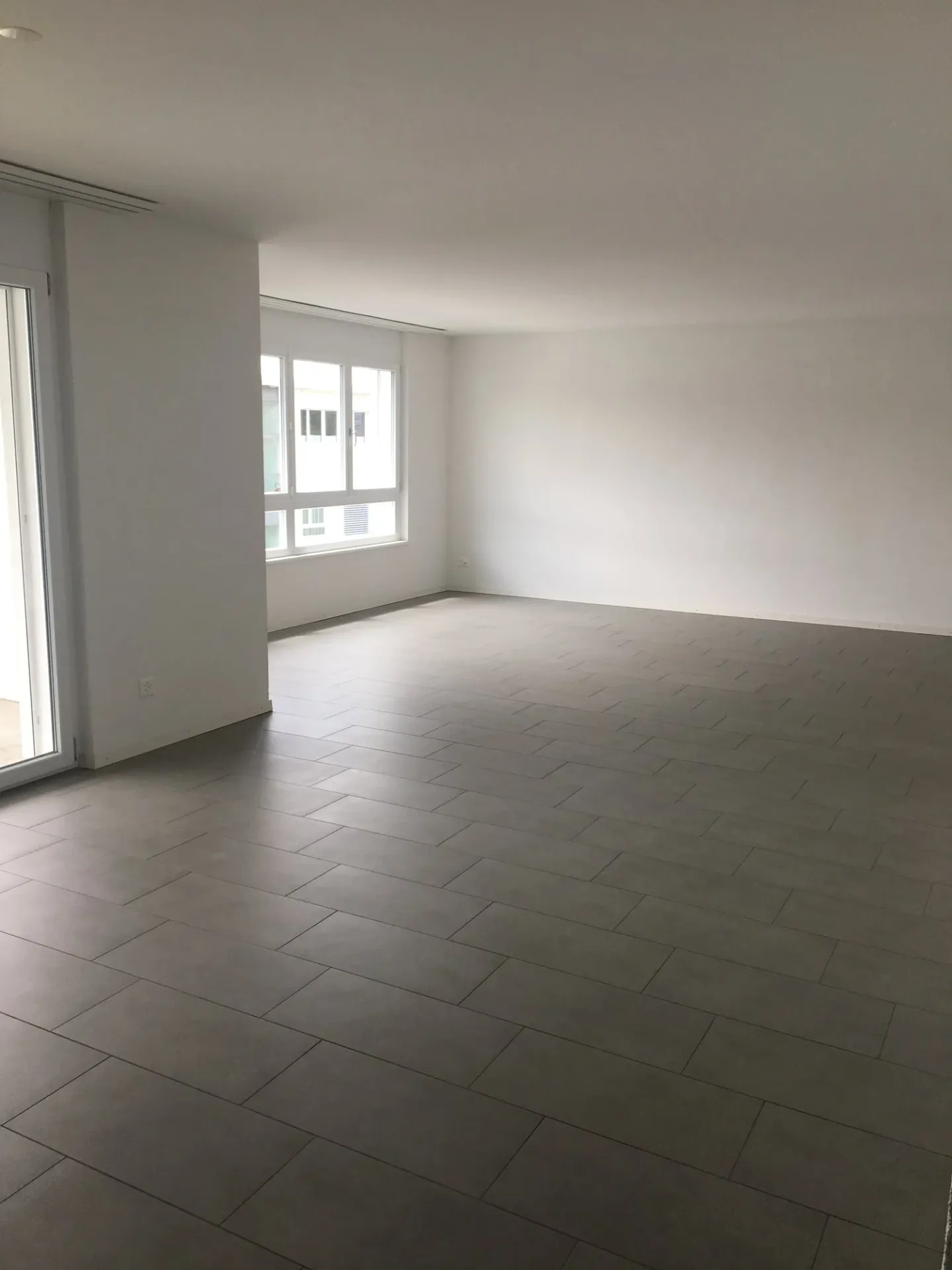 Appartement moderne de 4,5 pièces au centre de Lyss - Photo 3 sur 10