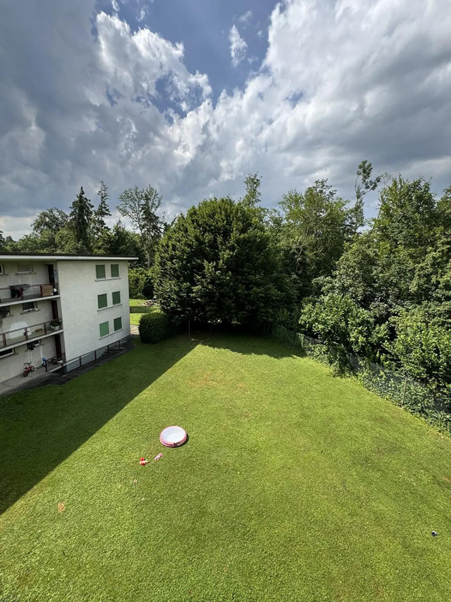 Appartement 4 pièces dans la verdure - Photo 1 sur 12