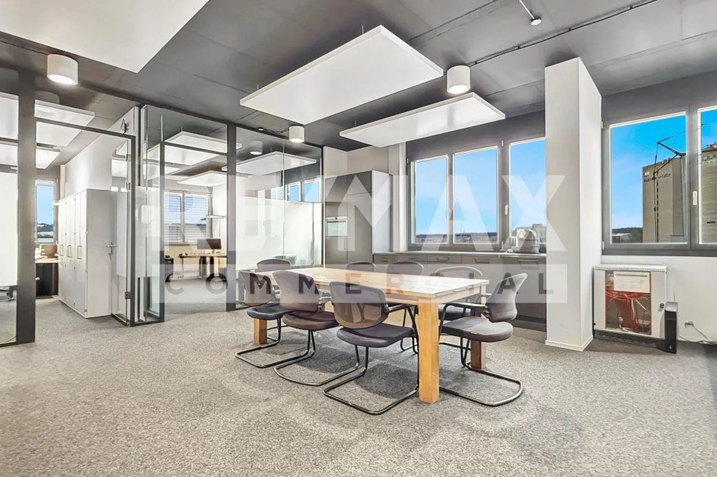 Bureaux attrayants et modernes dans un emplacement idéalement accessible - Photo 2 sur 13
