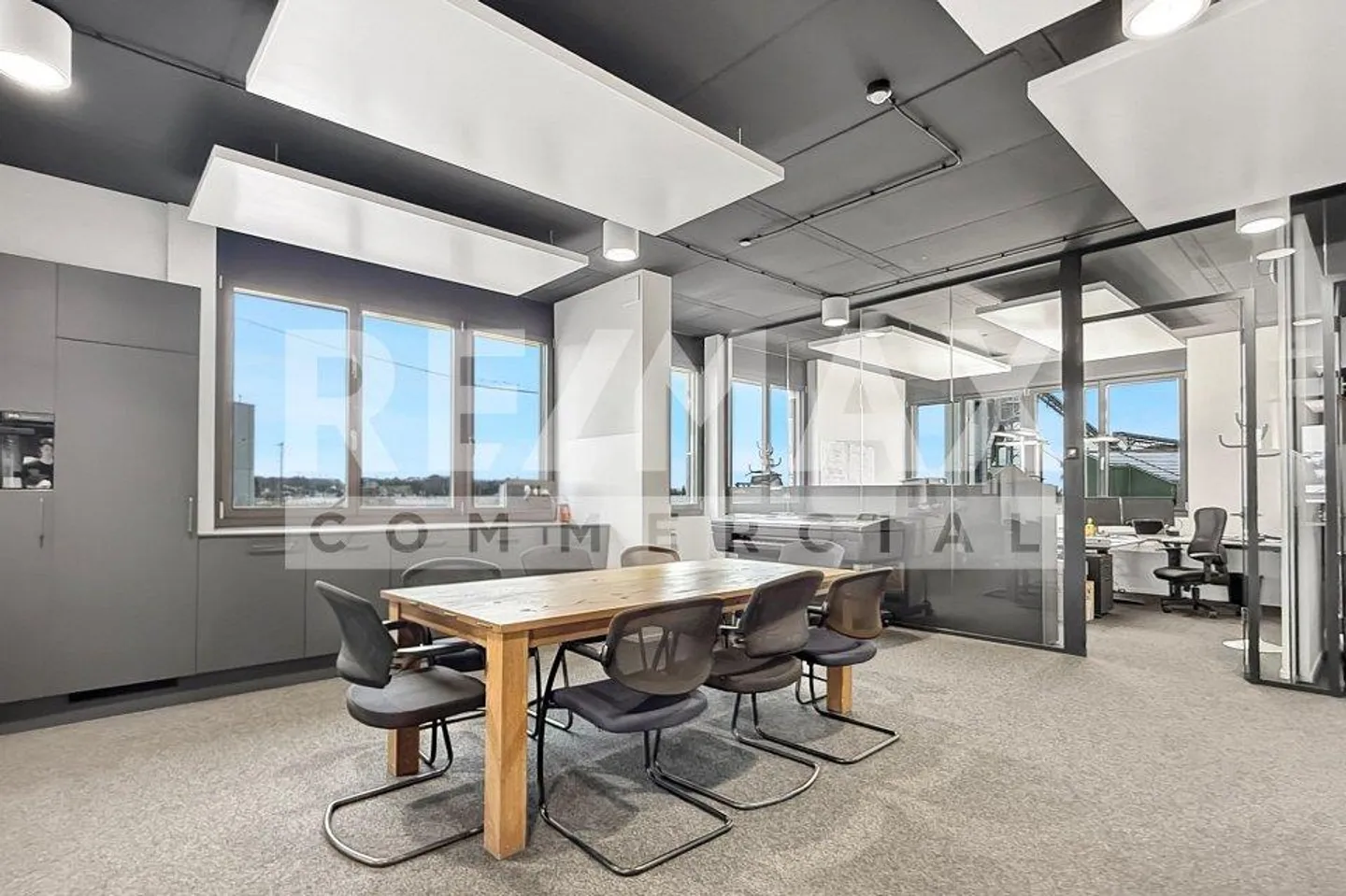 Bureaux attrayants et modernes dans un emplacement idéalement accessible - Photo 3 sur 13