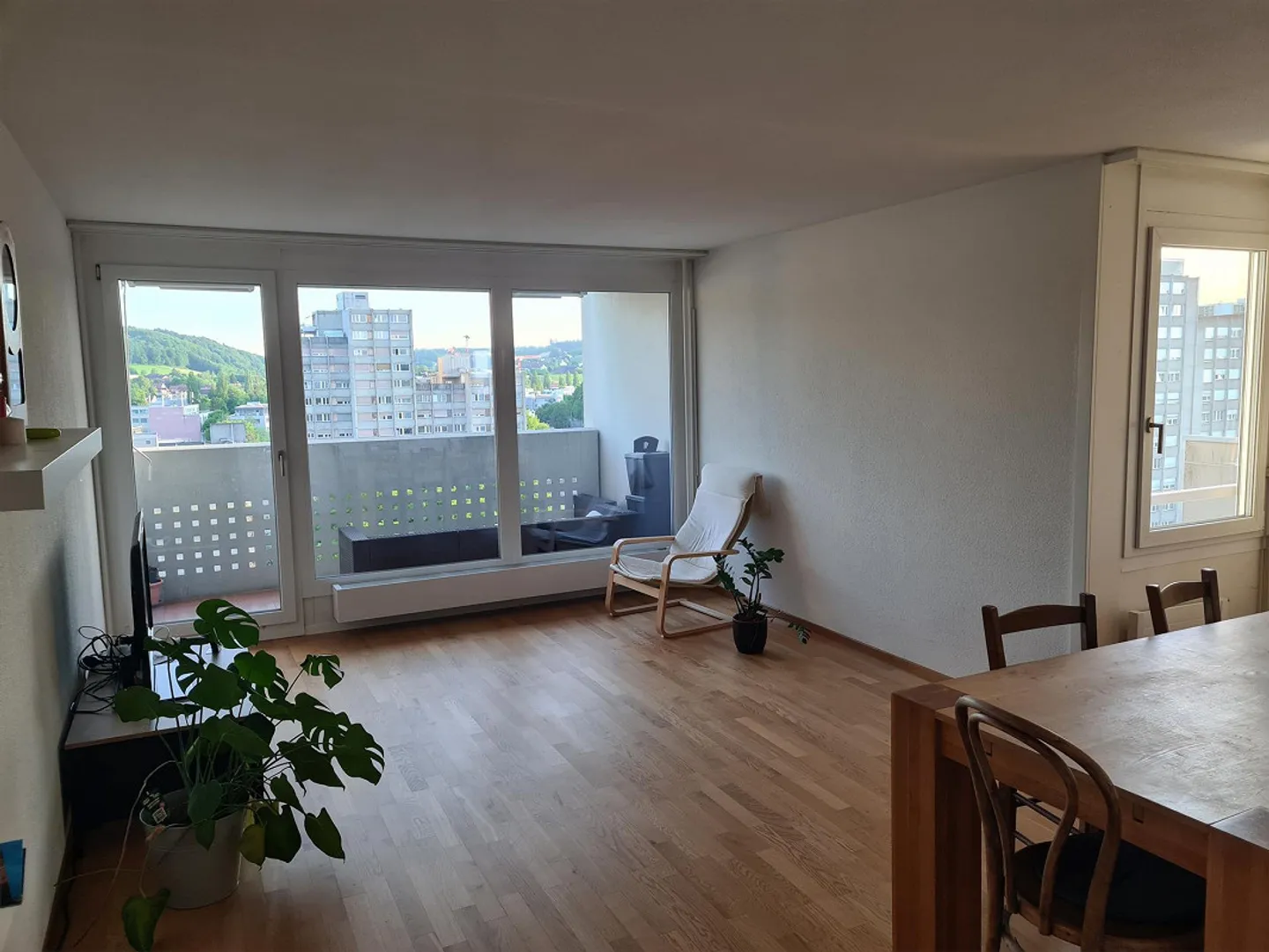 Camera in un appartamento condiviso al 13° piano in un appartamento misto di 3 persone a Bern-Bümpliz - Foto 6 di 10