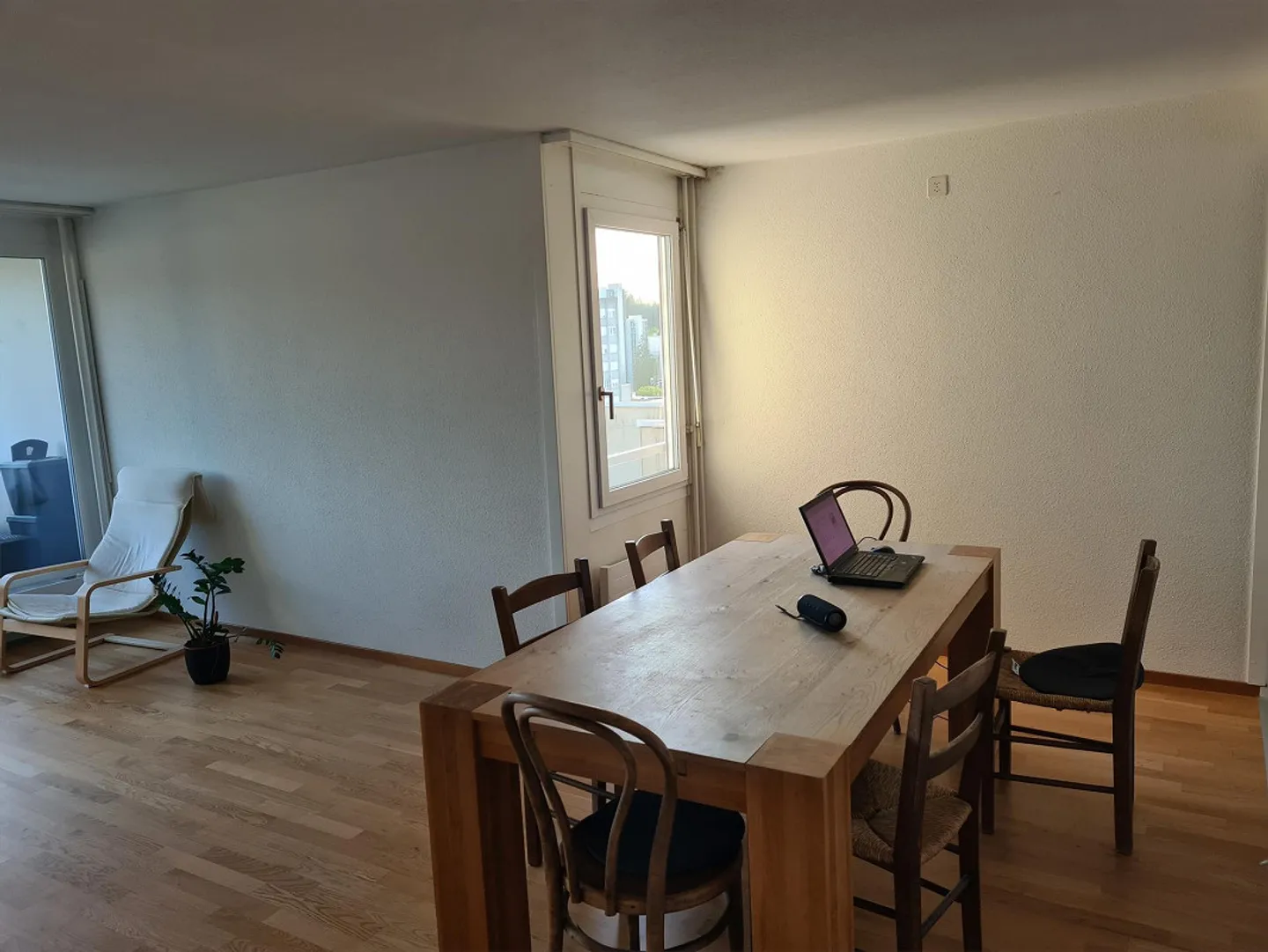 Camera in un appartamento condiviso al 13° piano in un appartamento misto di 3 persone a Bern-Bümpliz - Foto 7 di 10