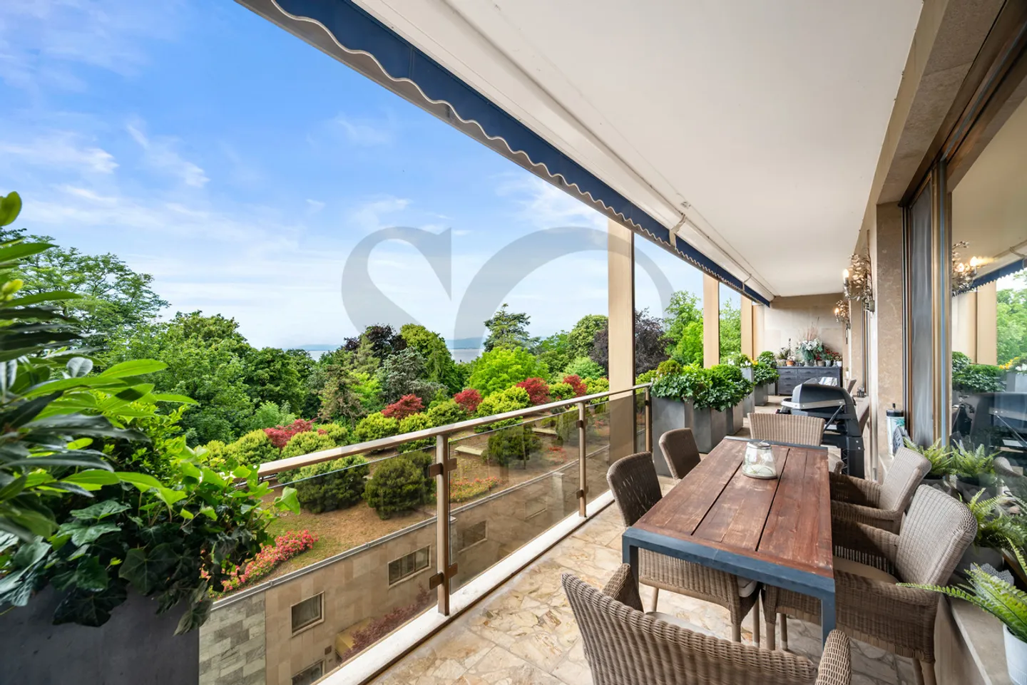 Luxuswohnung mit Seeblick und privatem Pool - Foto 8 von 9