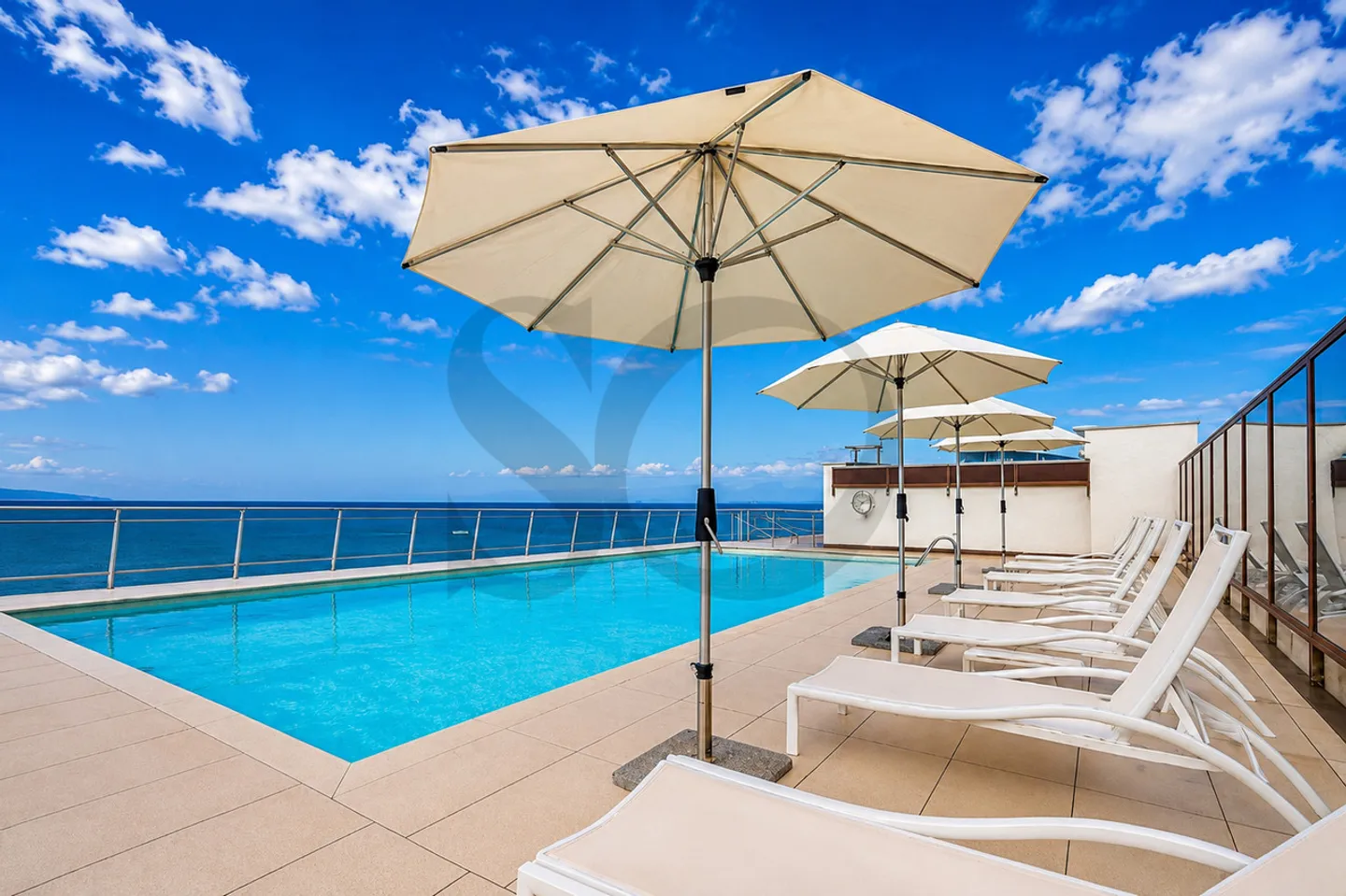 Luxuswohnung mit Seeblick und privatem Pool - Foto 9 von 9