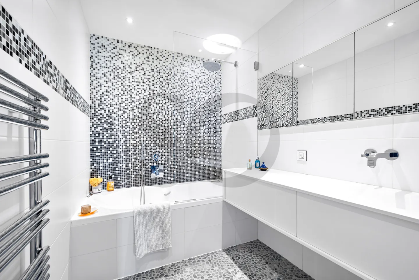 Luxuswohnung mit Seeblick und privatem Pool - Foto 7 von 9