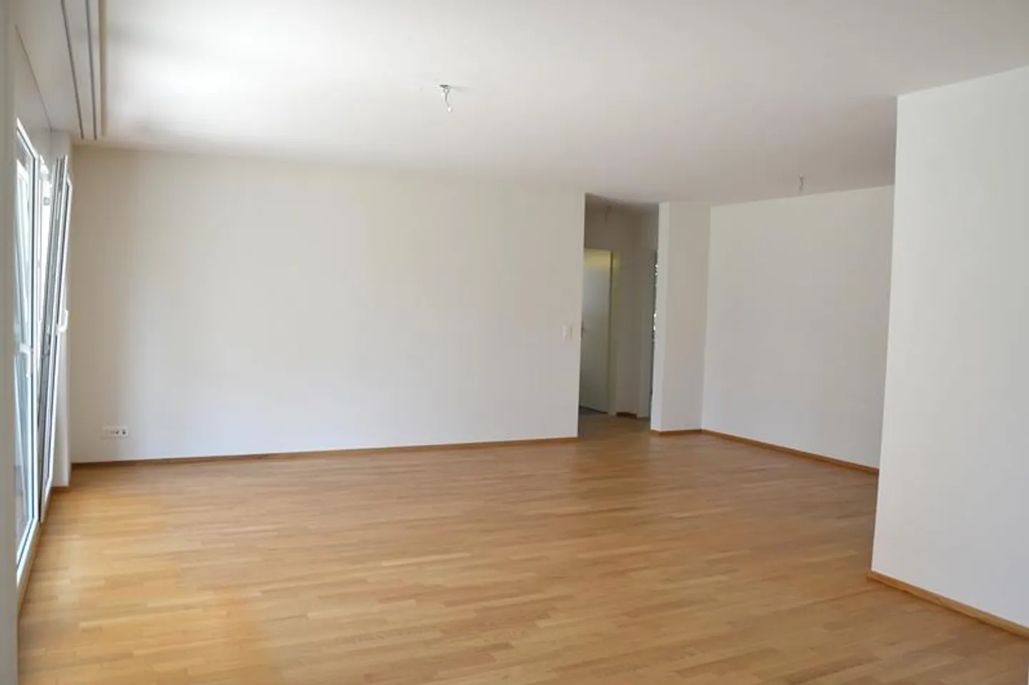 Appartement lumineux avec balcon - Photo 2 sur 8