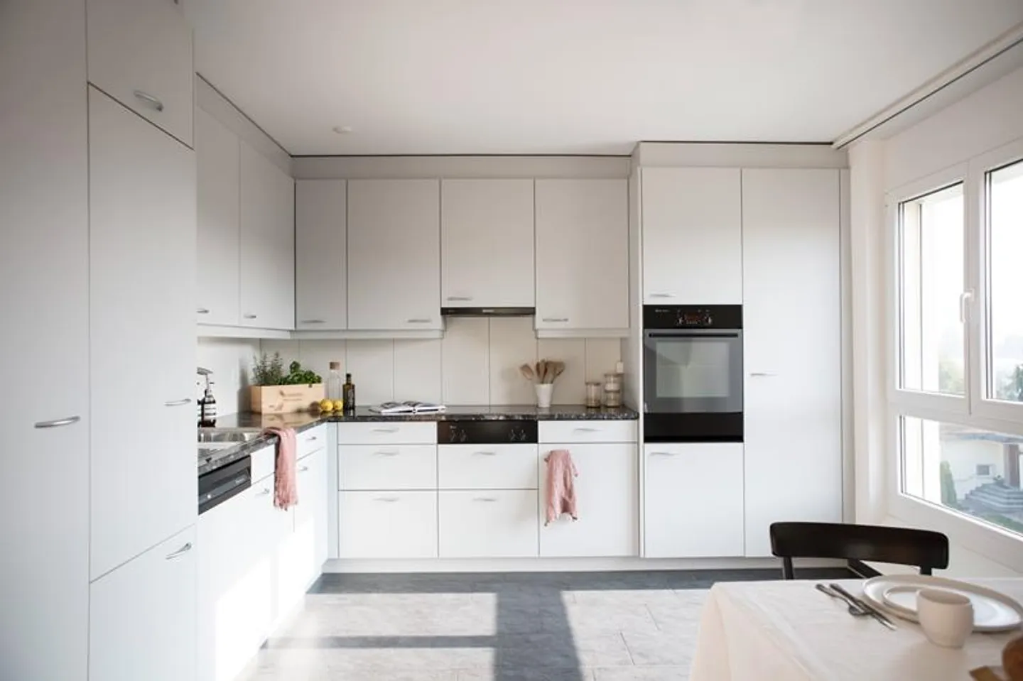 Appartement lumineux avec balcon - Photo 3 sur 8